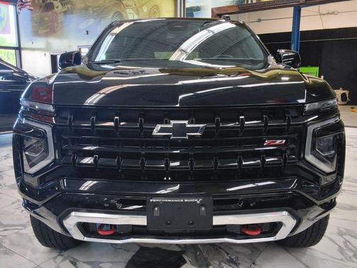 Black 2025 Chevrolet Suburban 4WD Z71
