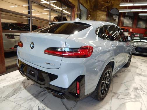 2023 BMW X4 xDrive30i