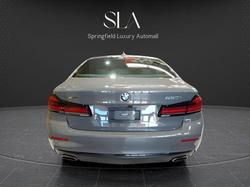 Amber 2022 BMW 540 i xDrive