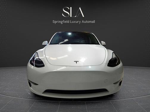 Pearl White Multi-Coat 2023 Tesla Model Y Long Range Dual Motor All-Wheel Drive