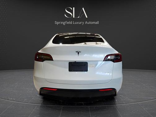 Pearl White Multi-Coat 2023 Tesla Model Y Long Range Dual Motor All-Wheel Drive