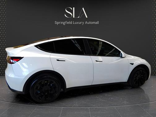 Pearl White Multi-Coat 2023 Tesla Model Y Long Range Dual Motor All-Wheel Drive