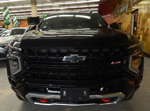 2025 Chevrolet Suburban 4WD Z71