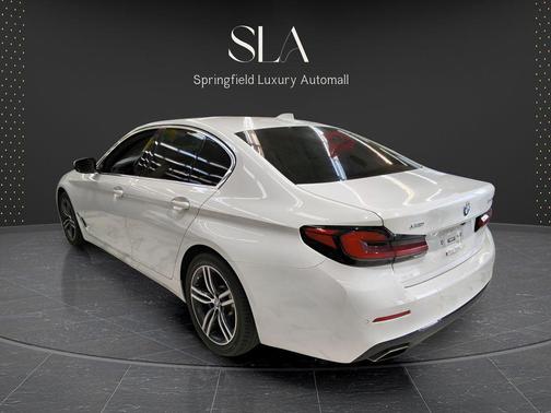 Alpine White 2022 BMW 530 i xDrive
