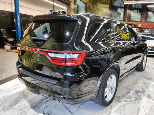 DB Black Crystal Clearcoat 2024 Dodge Durango R/T