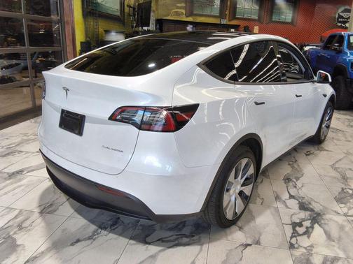 Pearl White Multi-Coat 2023 Tesla Model Y Long Range Dual Motor All-Wheel Drive