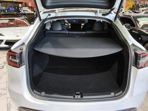 Pearl White Multi-Coat 2023 Tesla Model Y Long Range Dual Motor All-Wheel Drive