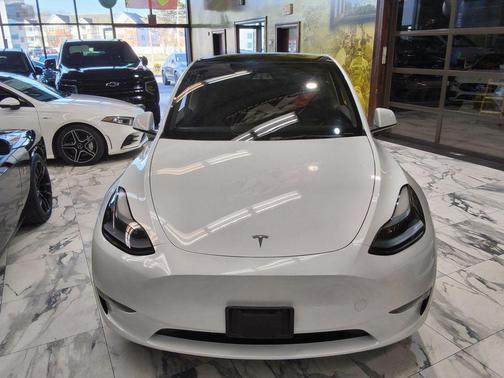 Pearl White Multi-Coat 2023 Tesla Model Y Long Range Dual Motor All-Wheel Drive