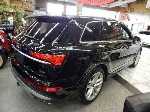 2025 Audi Q7 55 Premium Plus
