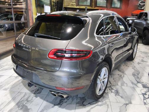 Agate Gray Metallic 2015 Porsche Macan Macan S