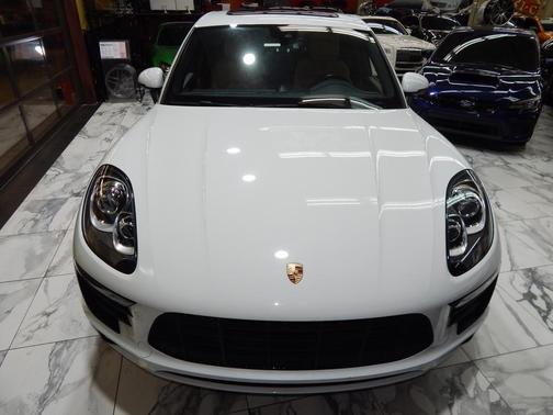 White 2018 Porsche Macan Macan