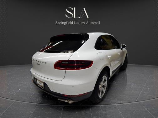 White 2018 Porsche Macan Macan