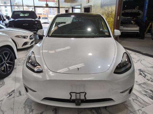 Pearl White Multi-Coat 2023 Tesla Model Y Performance Dual Motor All-Wheel Drive