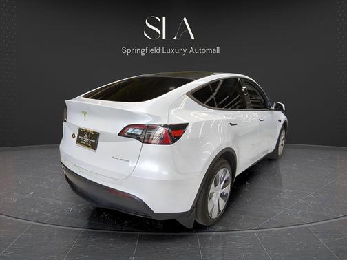 Pearl White Multi-Coat 2023 Tesla Model Y Performance Dual Motor All-Wheel Drive