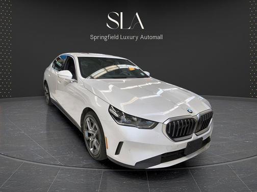 White Metallic 2026 BMW 530 xDrive
