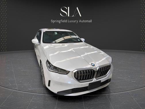 White Metallic 2026 BMW 530 xDrive