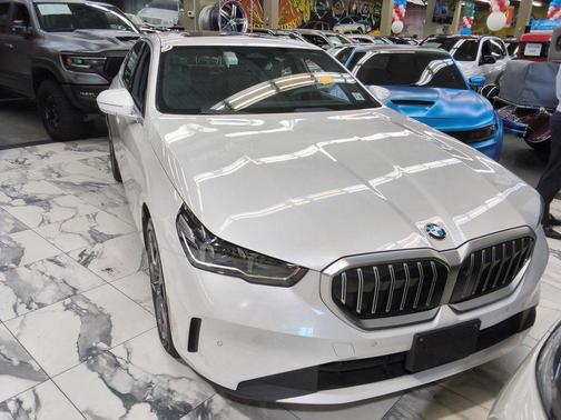 White Metallic 2026 BMW 530 xDrive