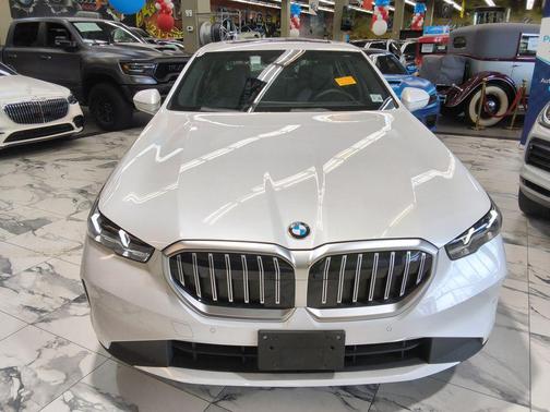 White Metallic 2026 BMW 530 xDrive