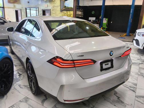 White Metallic 2026 BMW 530 xDrive