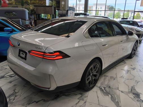 White Metallic 2026 BMW 530 xDrive
