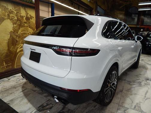2022 Porsche Cayenne Platinum Edition