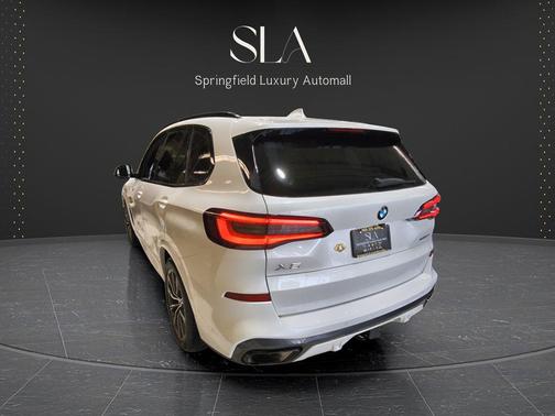 Mineral White Metallic 2023 BMW X5 xDrive40i
