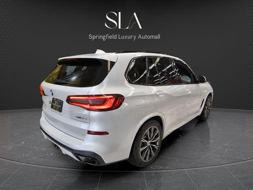 Mineral White Metallic 2023 BMW X5 xDrive40i