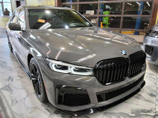 Bernina Grey Amber Effect Metallic 2022 BMW 740 i xDrive