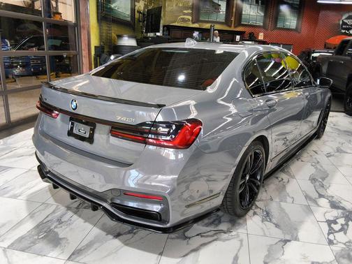 Bernina Grey Amber Effect Metallic 2022 BMW 740 i xDrive
