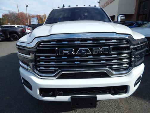 2025 RAM 3500 Limited Crew Cab 4x4 8' Box