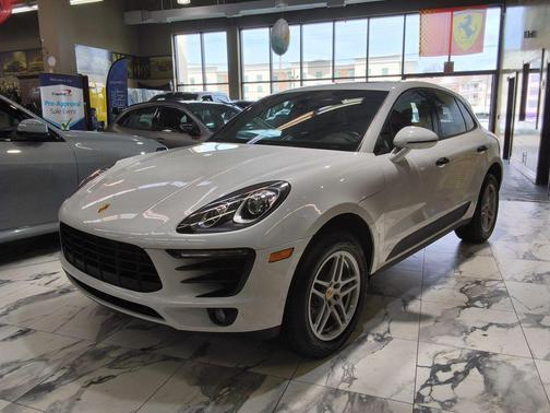 Carrara White Metallic 2018 Porsche Macan Macan S