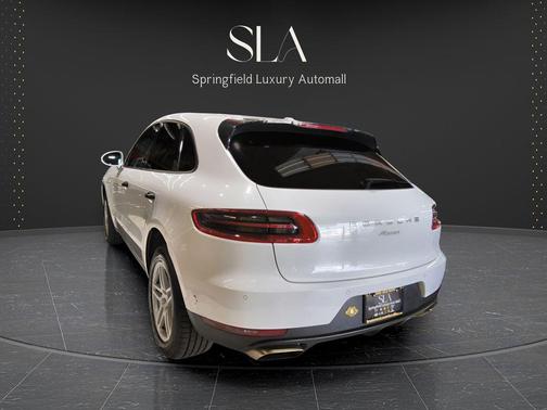 Carrara White Metallic 2018 Porsche Macan Macan S