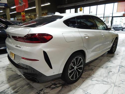 White Metallic 2021 BMW X6 xDrive40i