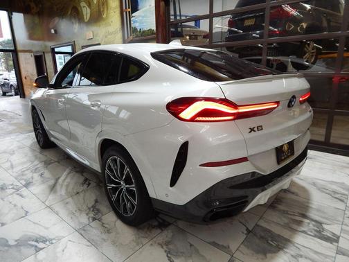 White Metallic 2021 BMW X6 xDrive40i