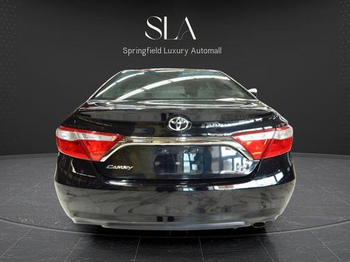 Midnight Black Metallic 2017 Toyota Camry SE