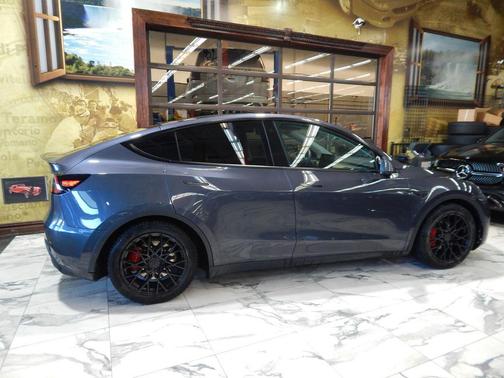 2022 Tesla Model Y Performance Dual Motor All-Wheel Drive