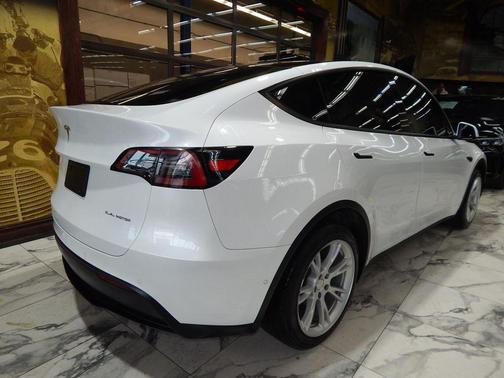 2022 Tesla Model Y Long Range Dual Motor All-Wheel Drive