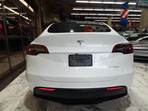 2022 Tesla Model Y Long Range Dual Motor All-Wheel Drive