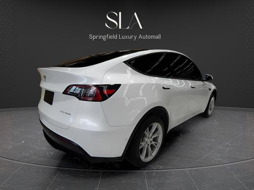 2022 Tesla Model Y Long Range Dual Motor All-Wheel Drive