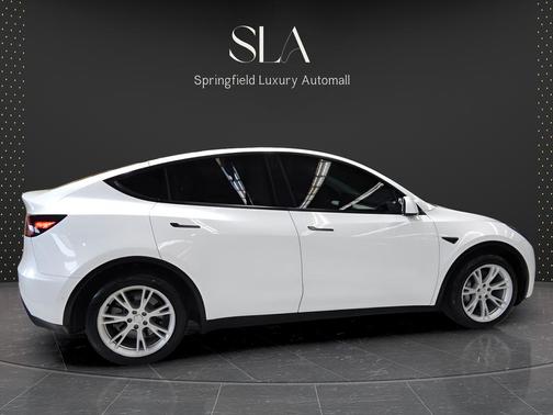 2022 Tesla Model Y Long Range Dual Motor All-Wheel Drive