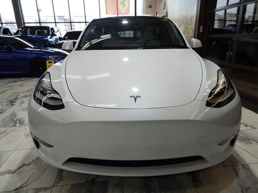 2022 Tesla Model Y Long Range Dual Motor All-Wheel Drive