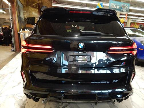 Mineral White Metallic 2024 BMW X5 M Base