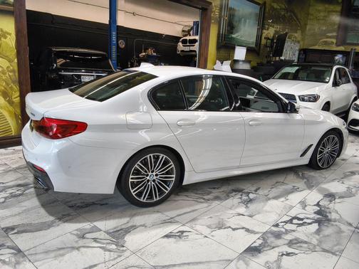 Alpine White 2019 BMW 540 540i