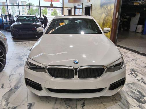 Alpine White 2019 BMW 540 540i