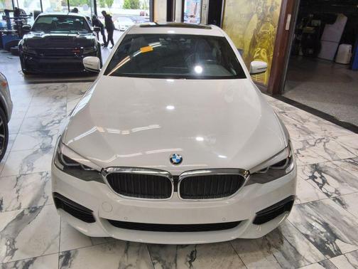Alpine White 2019 BMW 540 540i
