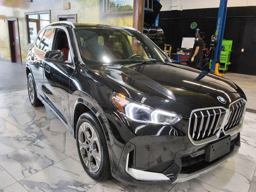 Black Sapphire Metallic 2025 BMW X1 xDrive28i