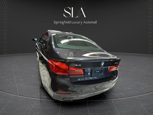Bernina Grey Amber Effect Metallic 2022 BMW 540 i xDrive