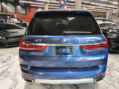 Phytonic Blue Metallic 2022 BMW X7 xDrive40i