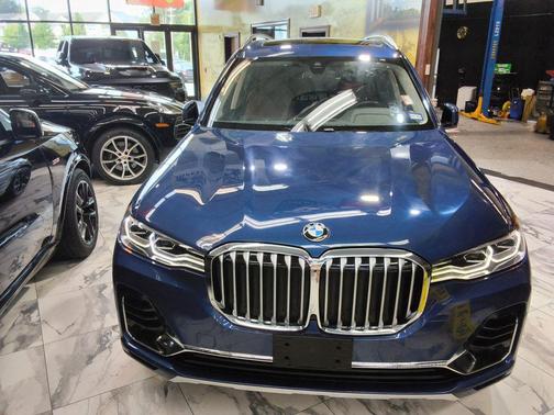 Phytonic Blue Metallic 2022 BMW X7 xDrive40i