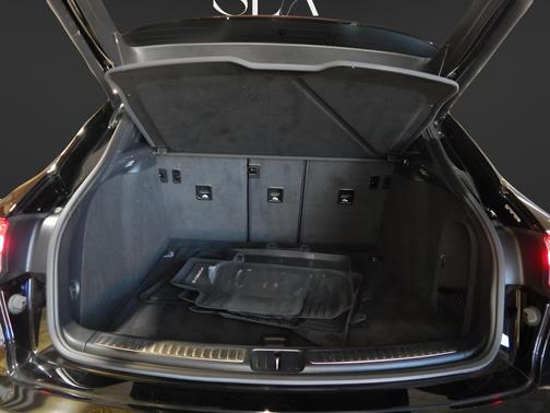 2022 Porsche Macan Base